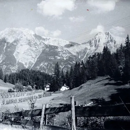Haus Im Wald 度假居 *